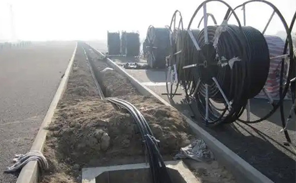 现代通信网络建设指南:雄关区光缆施工全流程技术解析与质量控制 现代通信网络建设指南:雄关区光缆施工全流程技术解析与质量控制